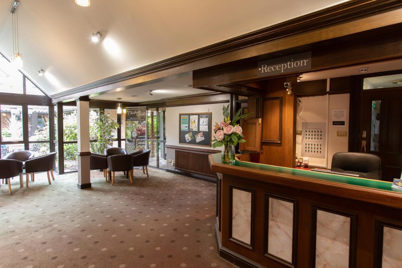 The Chichester Hotel Wickford Extérieur photo